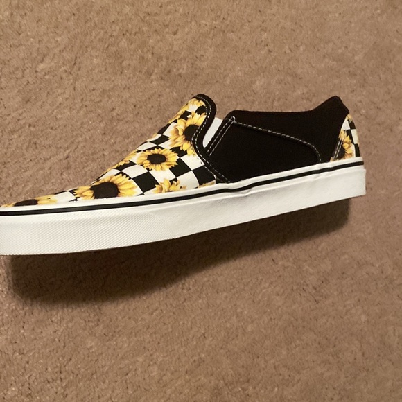 Sunflower vans - Picture 2 of 4